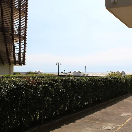 Appartamento Diplomatic-residence Fronte Mare-piazza Torino-lido Di *