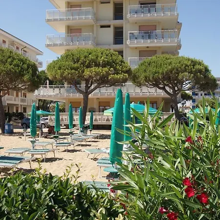 Diplomatic-residence Fronte Mare-piazza Torino-lido Di *